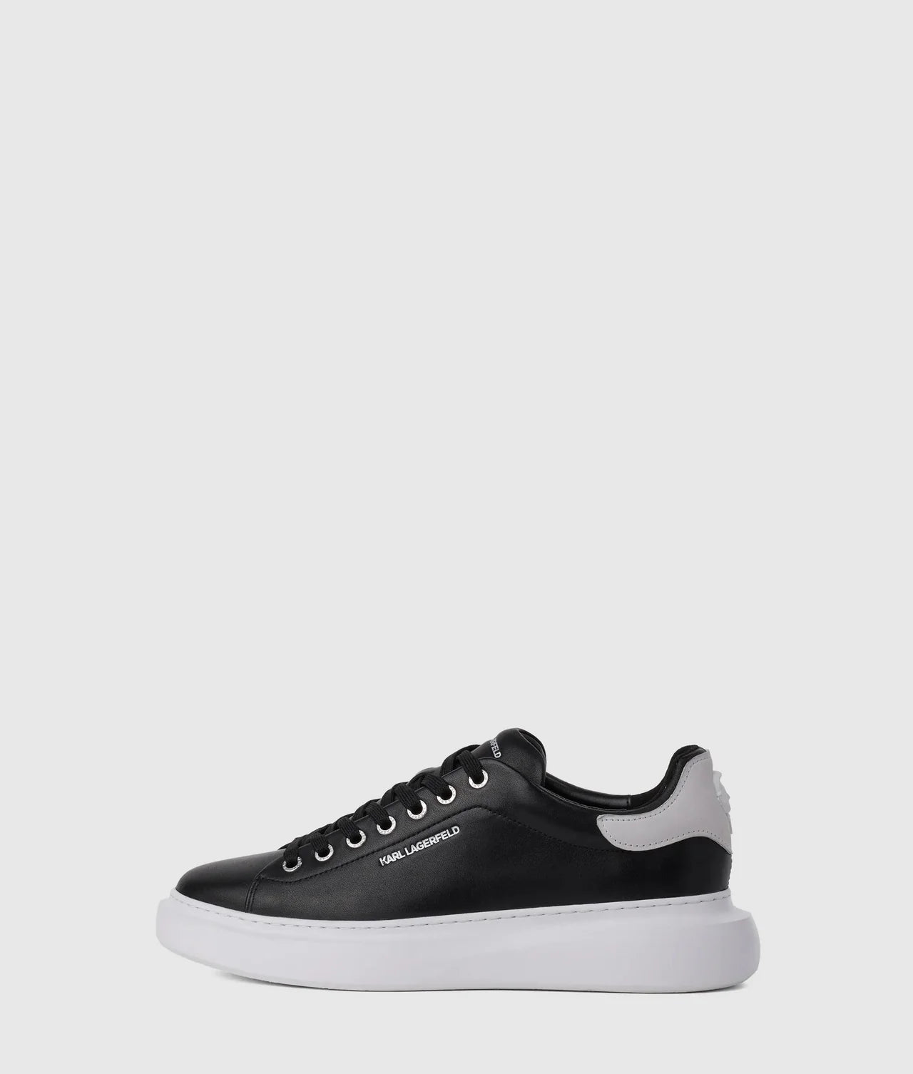 Ikon NFT kore sneakers