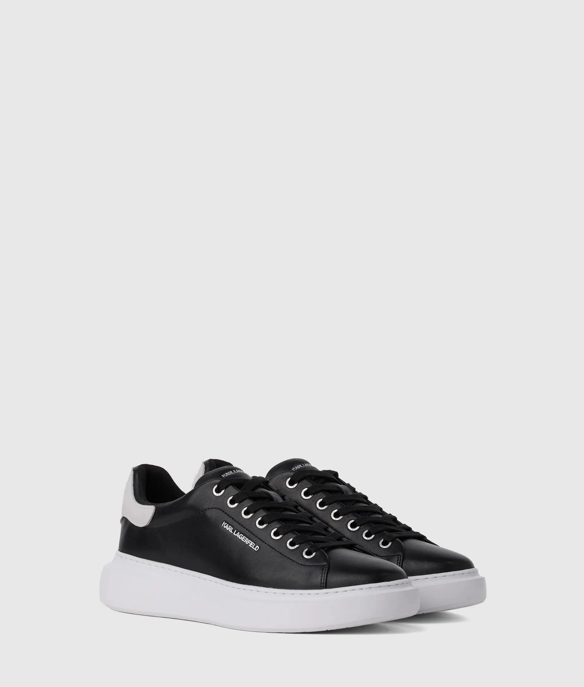 Ikon NFT kore sneakers
